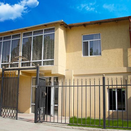 Hostel Esal Osh Luaran gambar