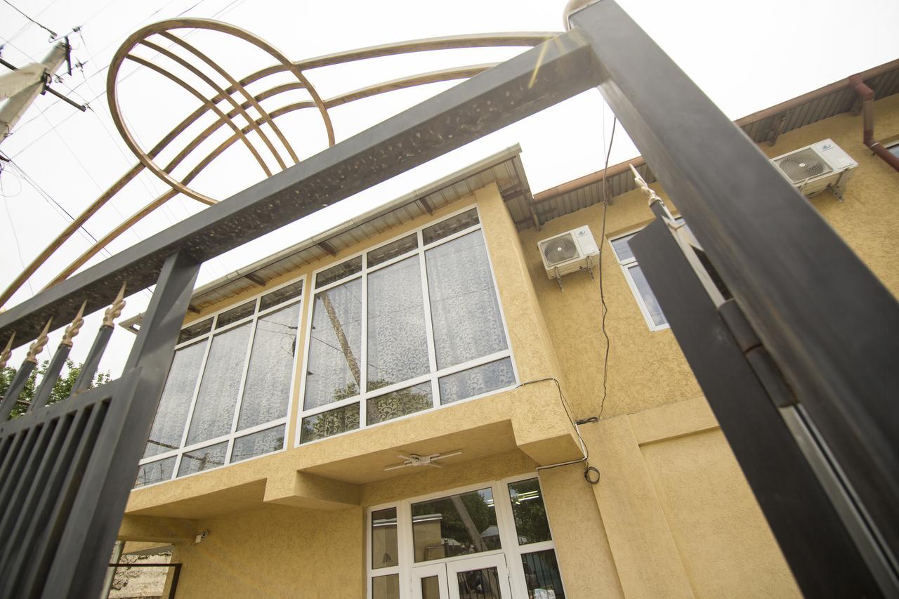 Hostel Esal Osh Luaran gambar