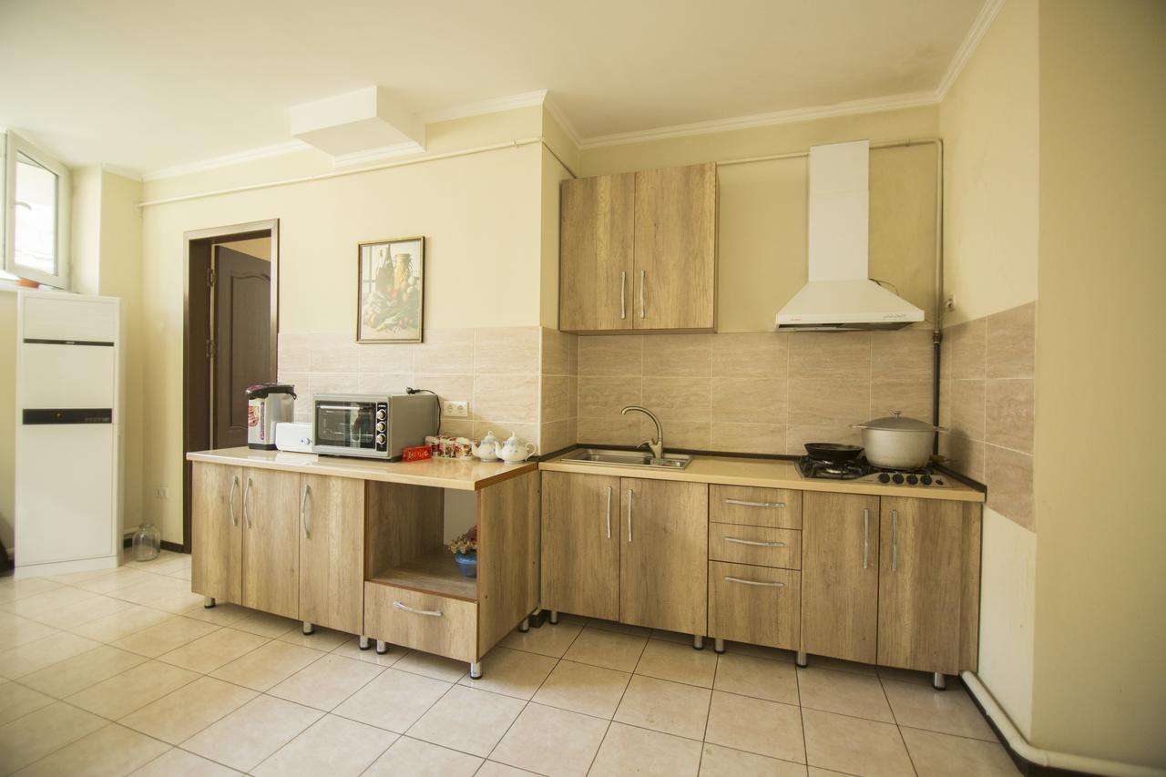 Hostel Esal Osh Luaran gambar
